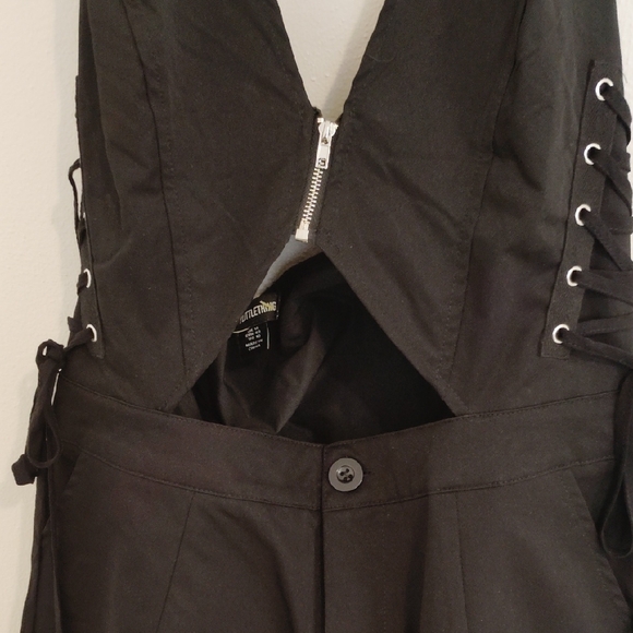 PrettyLittleThing Black Halter Jumpsuit - Picture 3 of 5
